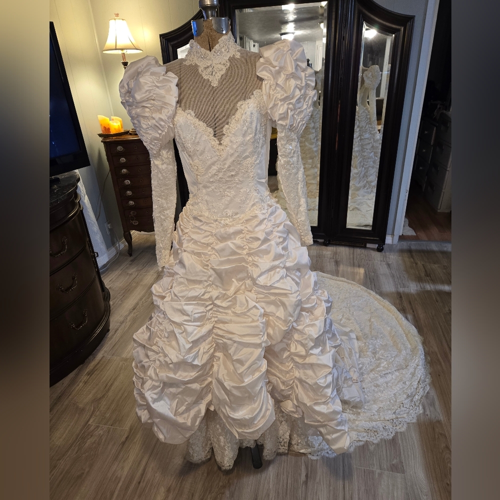 Mid Century MOD vintage lace wedding gown dress full princess tier 50a 60s 70's